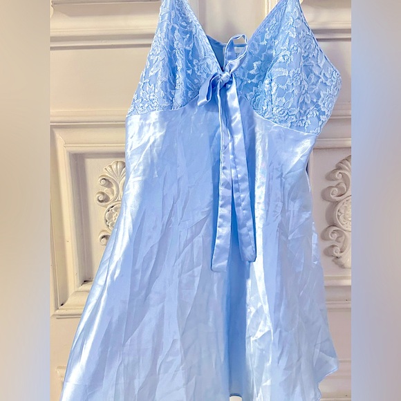 Ladies Beautiful, Flirty Sky Blue Silky Spaghetti Strapped Nightie Top MED - Picture 2 of 13